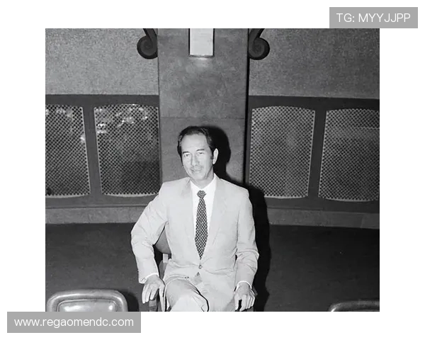 探秘赌王何鸿燊的成功秘诀：商业智慧与风险掌控的完美结合